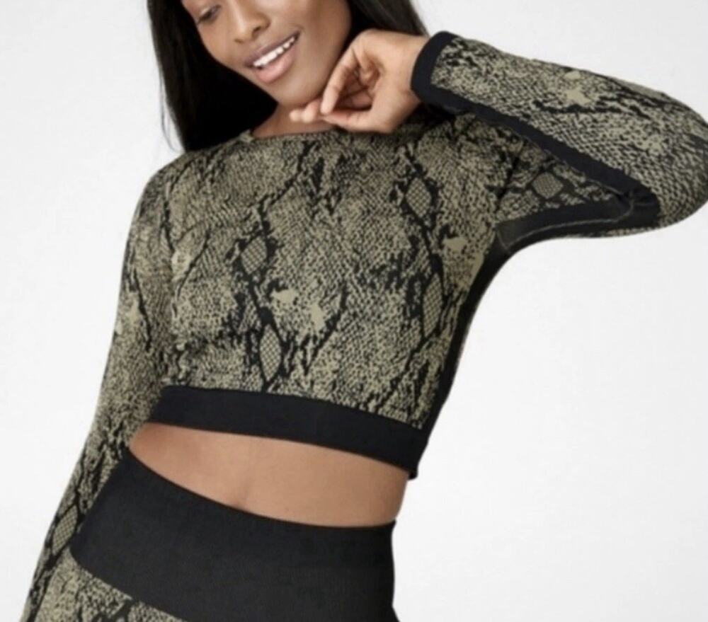 Fabletics Kamila Seamless Long Sleeve Crop Top S Snakeskin Print Scales Reptile